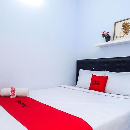 Reddoorz Near Bandara Ahmad Yani Semarang Hotell Exteriör bild