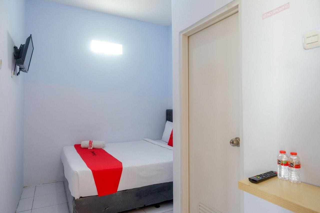 Reddoorz Near Bandara Ahmad Yani Semarang Hotell Exteriör bild