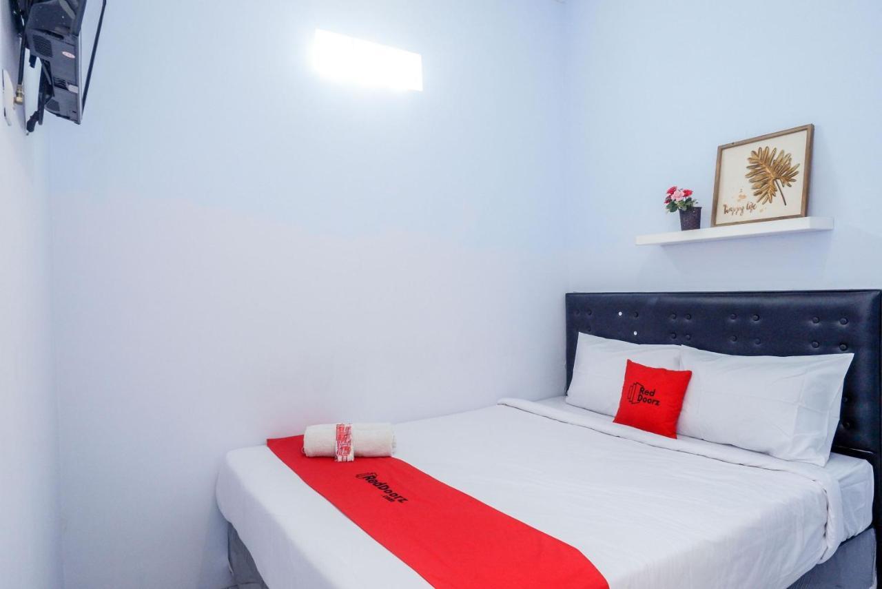 Reddoorz Near Bandara Ahmad Yani Semarang Hotell Exteriör bild