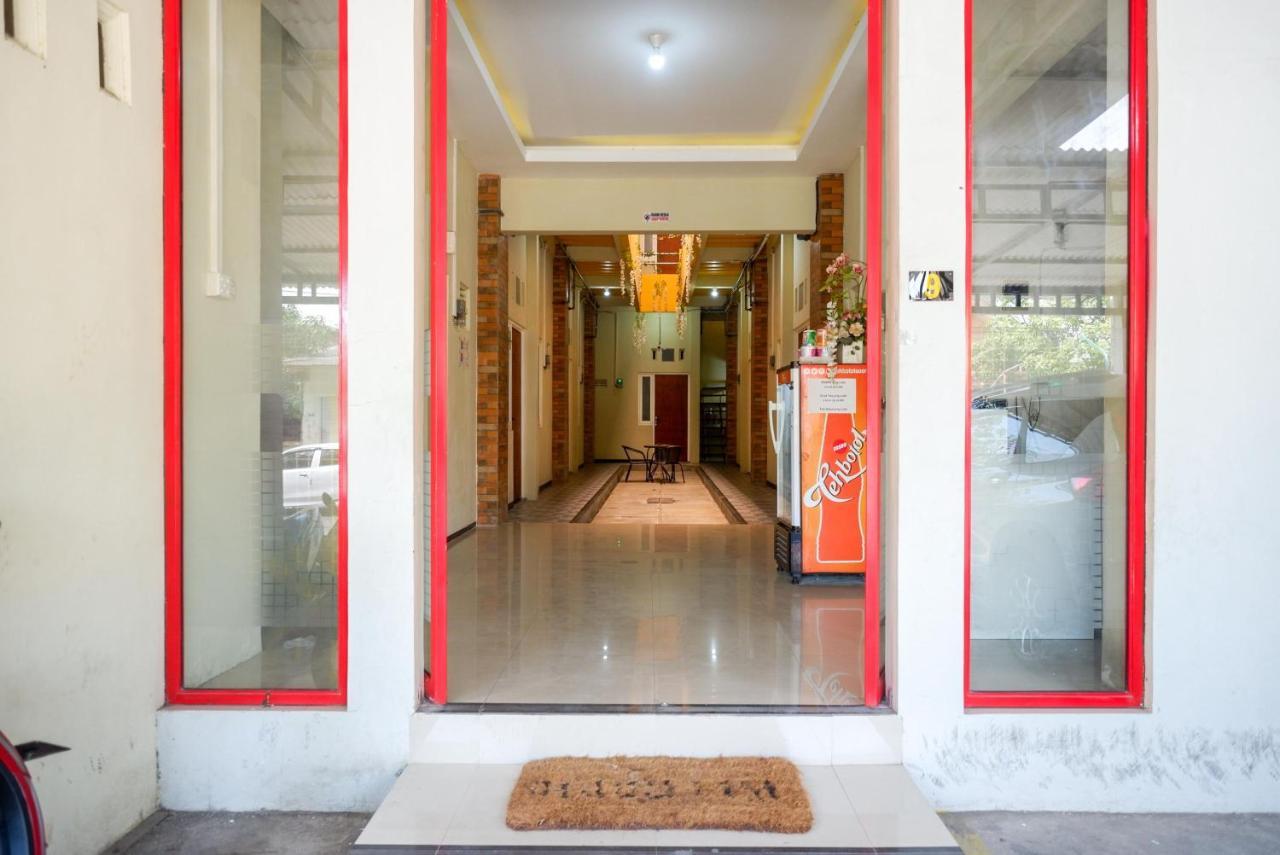 Reddoorz Near Bandara Ahmad Yani Semarang Hotell Exteriör bild