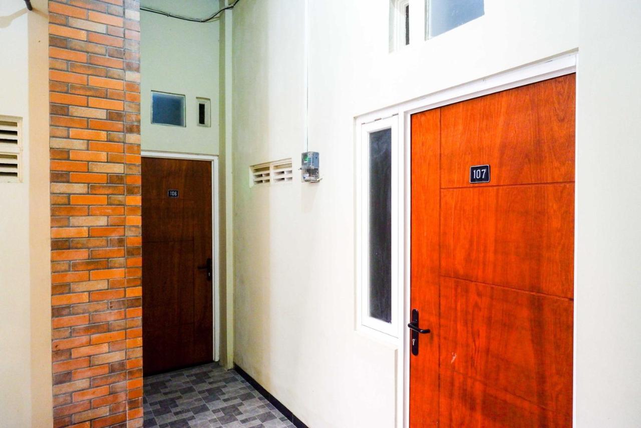 Reddoorz Near Bandara Ahmad Yani Semarang Hotell Exteriör bild