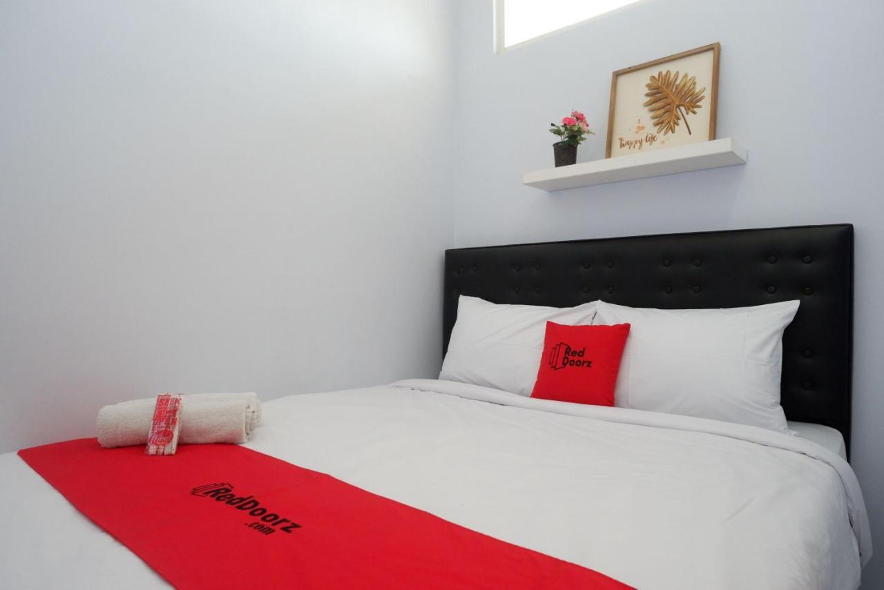 Reddoorz Near Bandara Ahmad Yani Semarang Hotell Exteriör bild