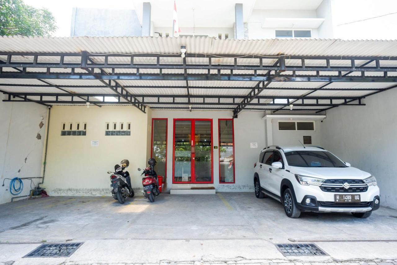 Reddoorz Near Bandara Ahmad Yani Semarang Hotell Exteriör bild